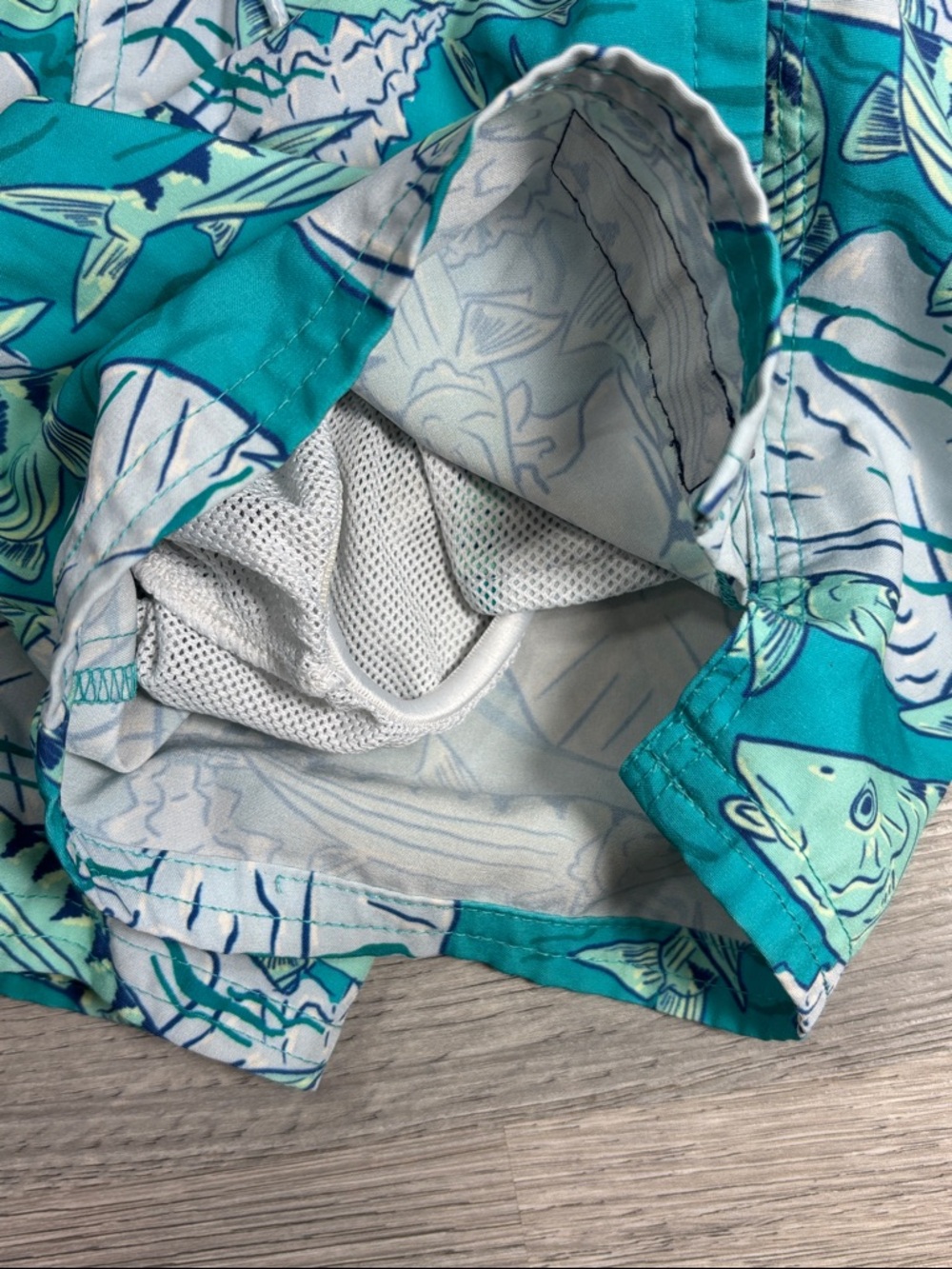Vineyard Vines Toddler Boys Aqua Fish Print Swim Trunks - size 3T - Picture 5 of 7